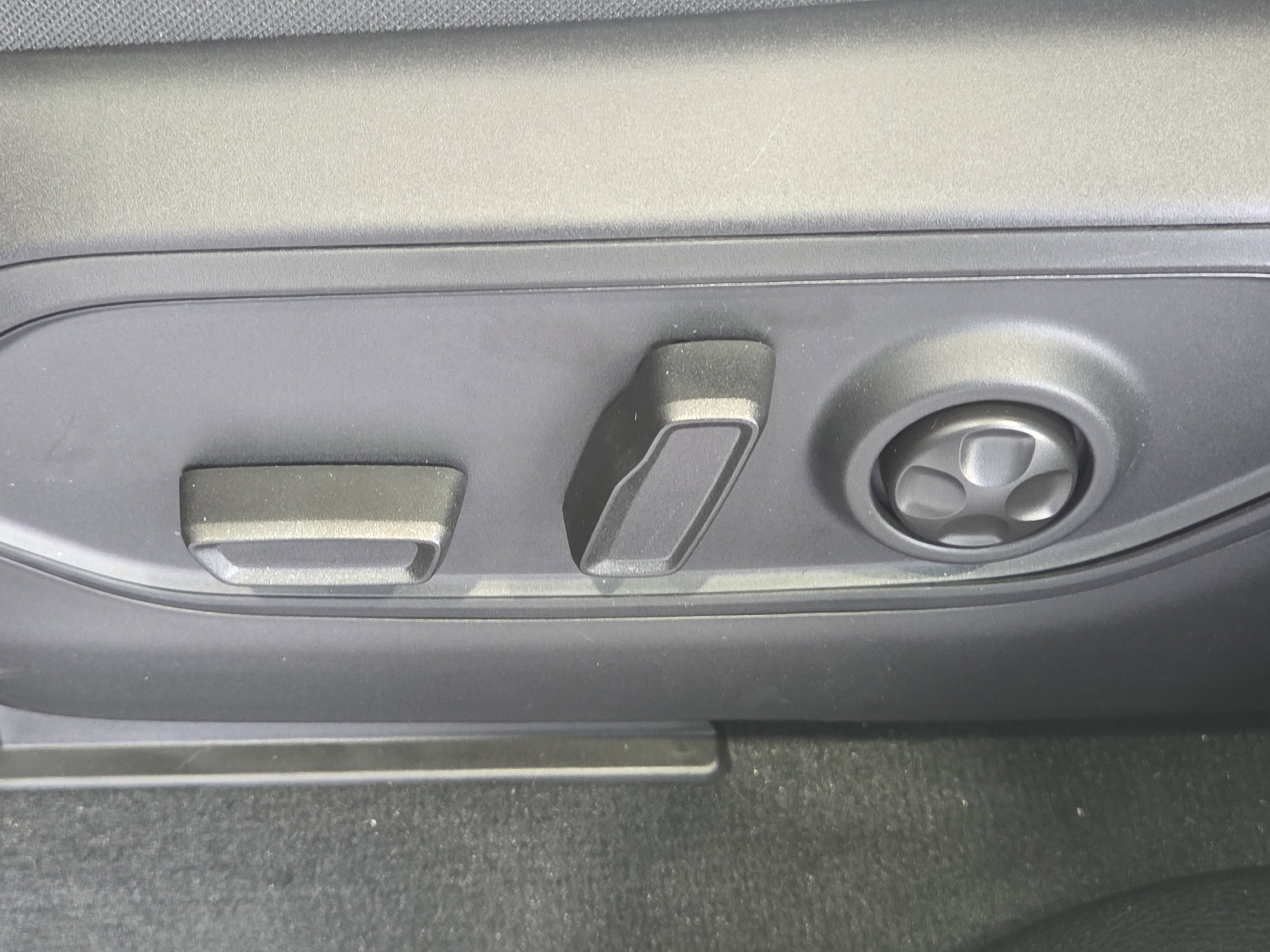 2025 Jeep Grand Cherokee Altitude photo 2