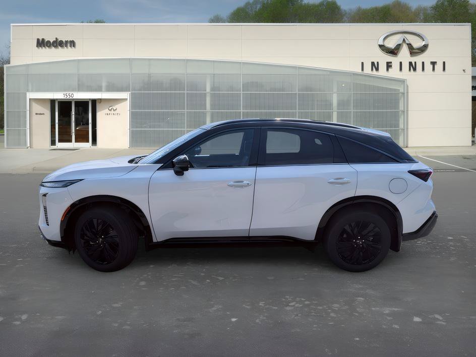New 2027 2T RAD WHT INFINITI SPORT image 7