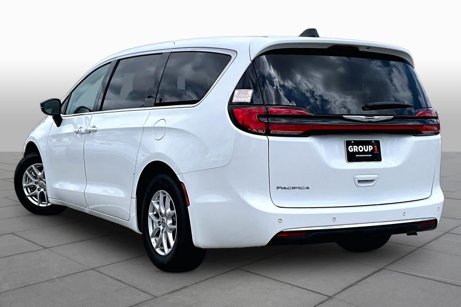 Used 2024 Bright White Clearcoat Chrysler Touring L image 10