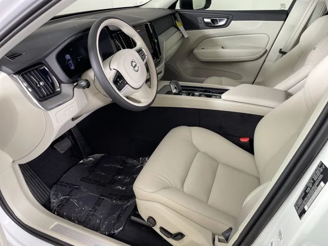 2025 Volvo XC60 Plus - Photo 18
