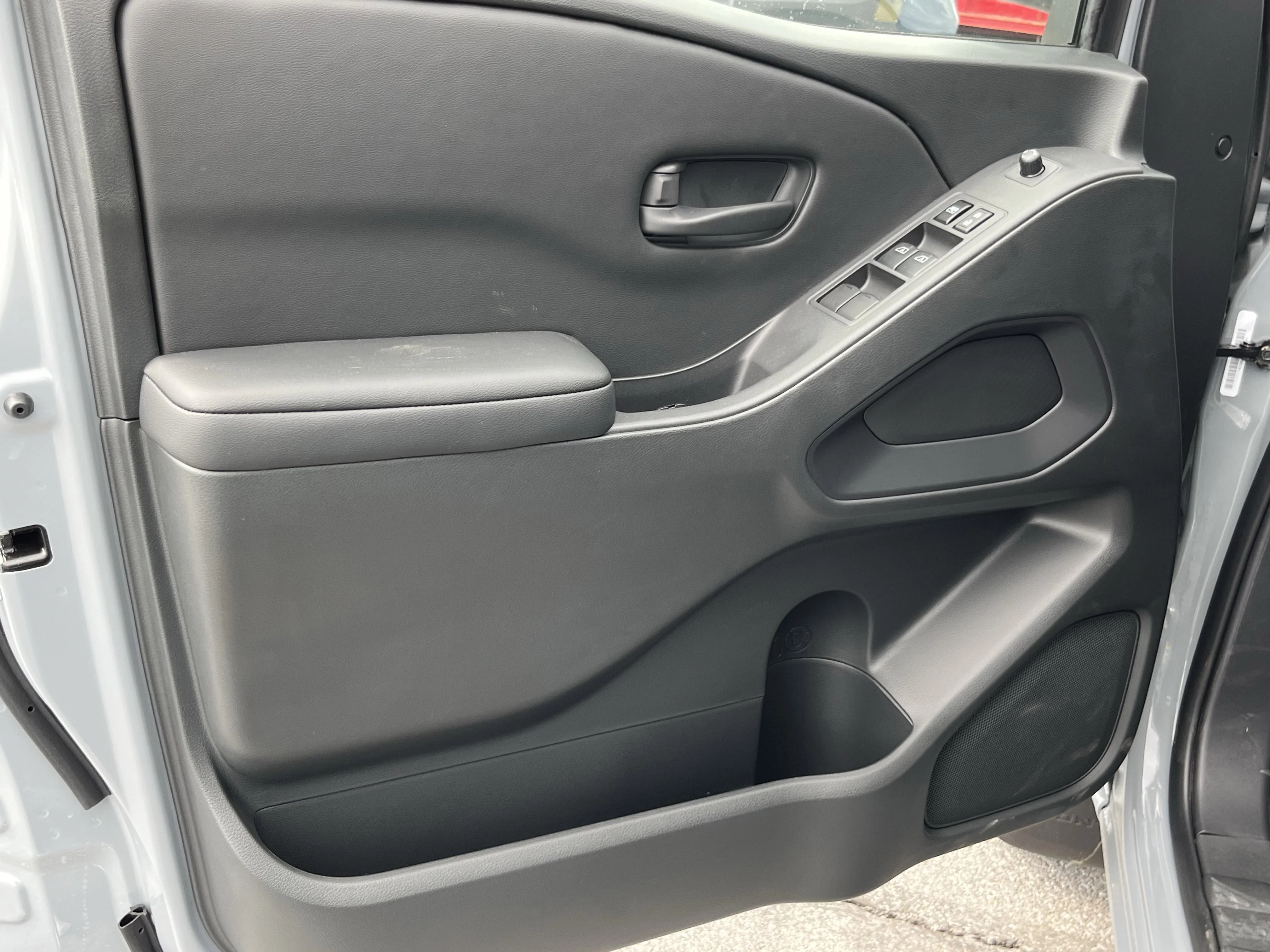 New 2026 Boulder Gray Pearl Nissan Crew Cab SV image 17