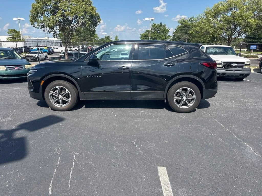 Used 2025 Black Chevrolet 2LT image 7
