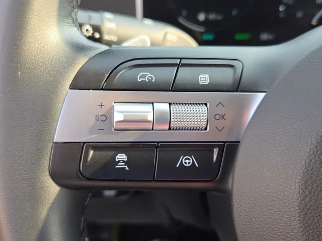 Used 2025 Gray Hyundai SEL Convenience image 23