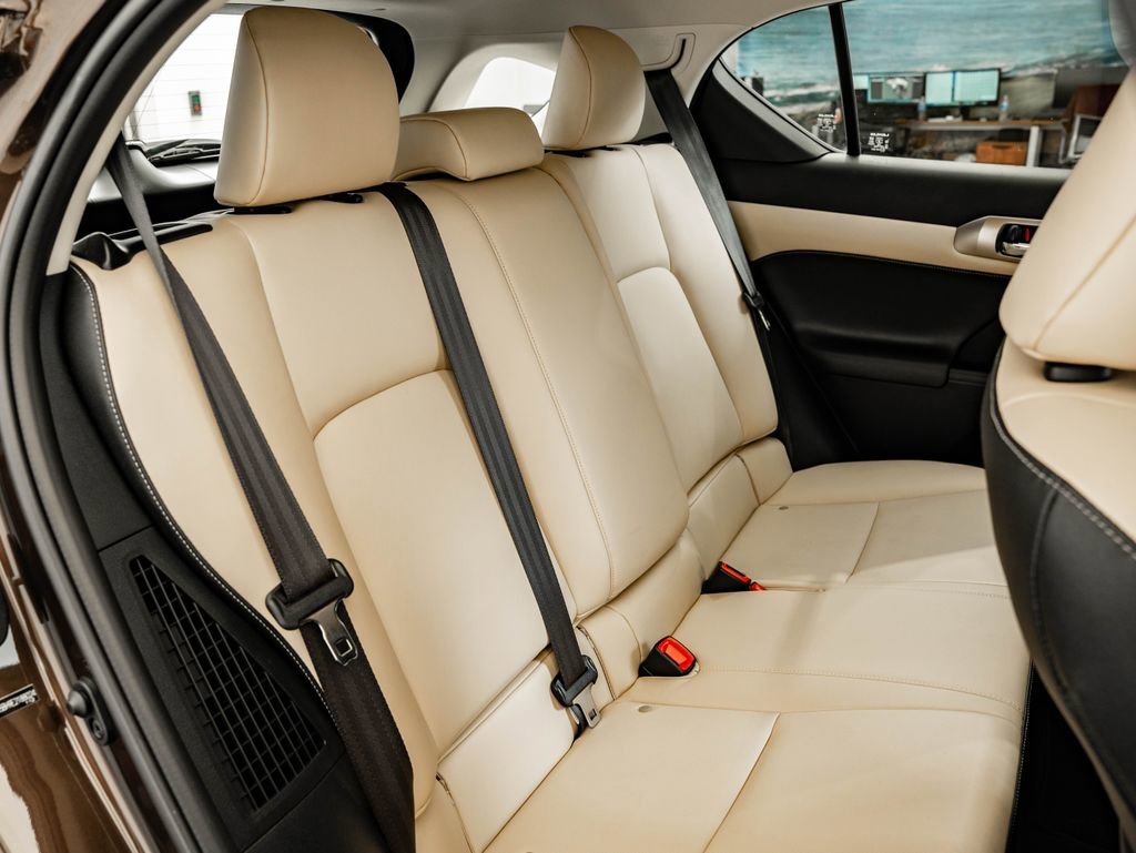 Used 2014 Pearl Lexus 200h image 43