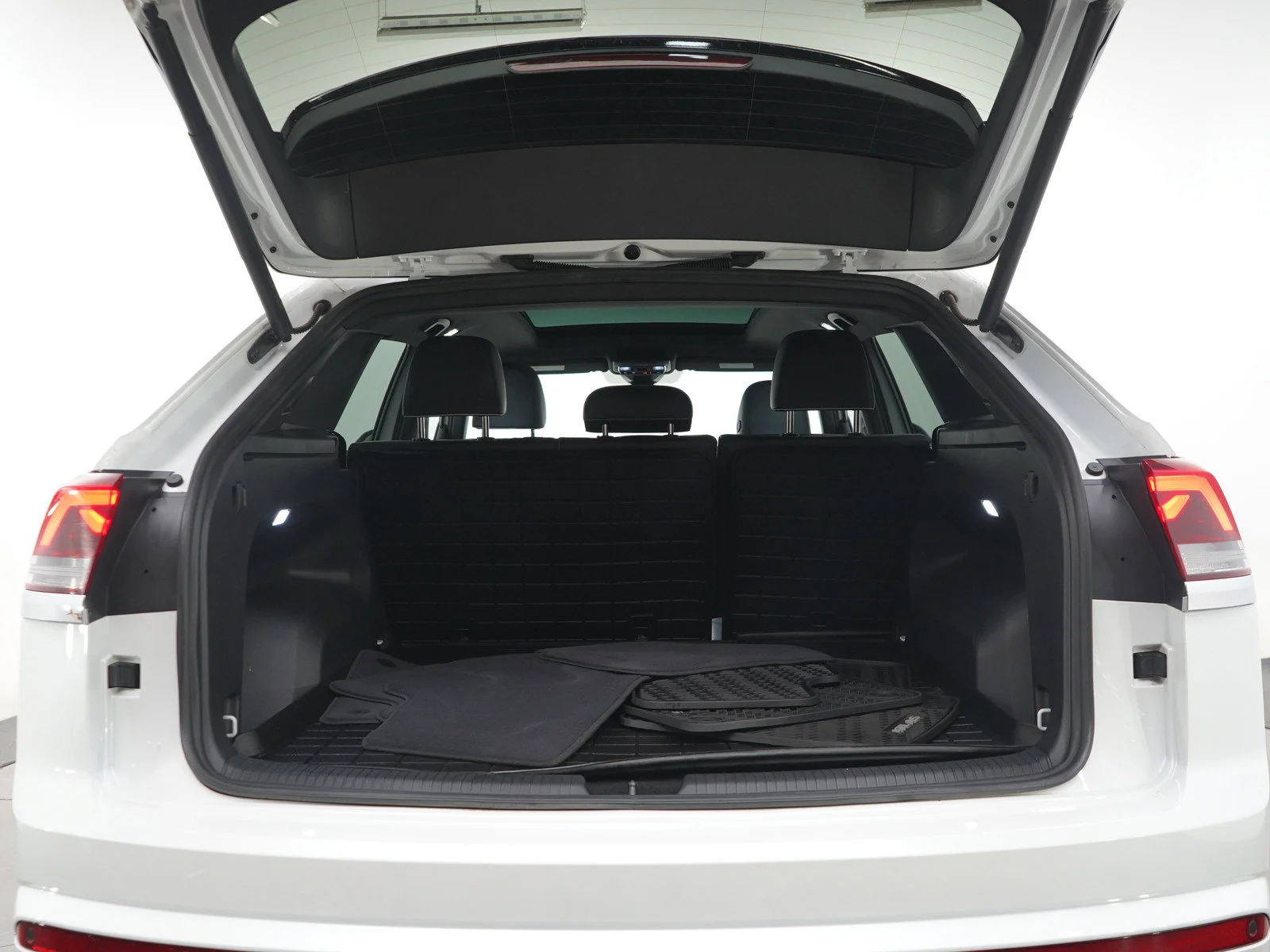 Used 2024 Pure White Volkswagen 2.0T SEL Premium R-Line image 18