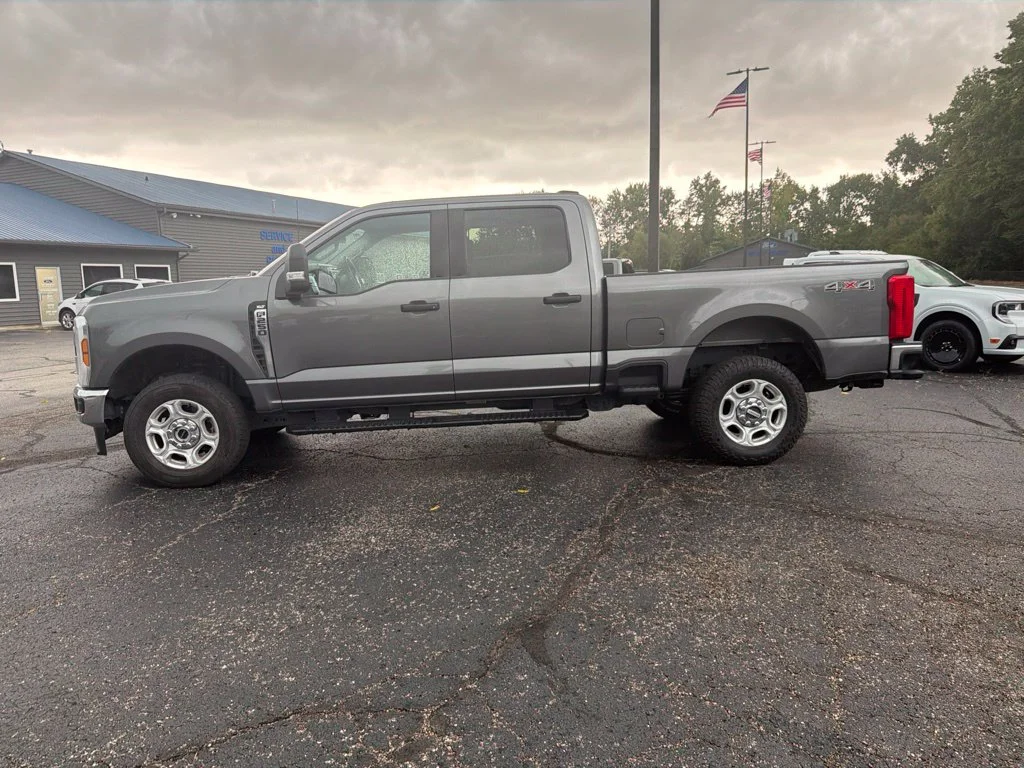 Used 2025 Gray Ford XLT image 3