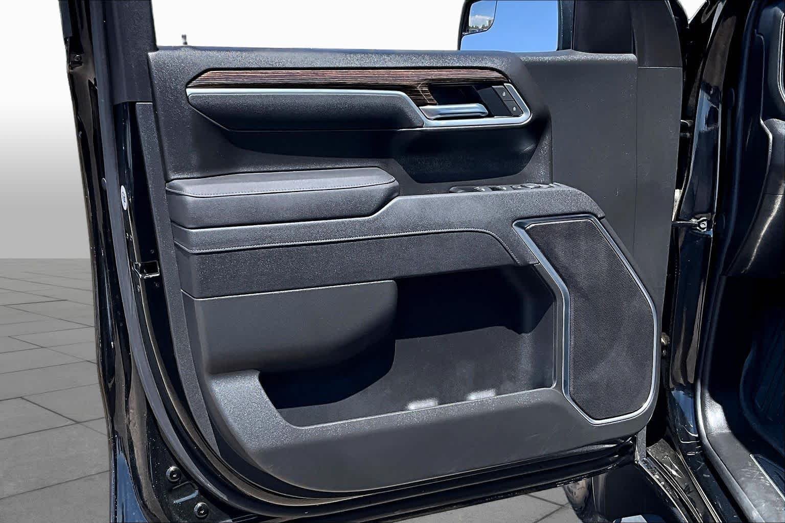 Used 2026 Onyx Black GMC Elevation image 19