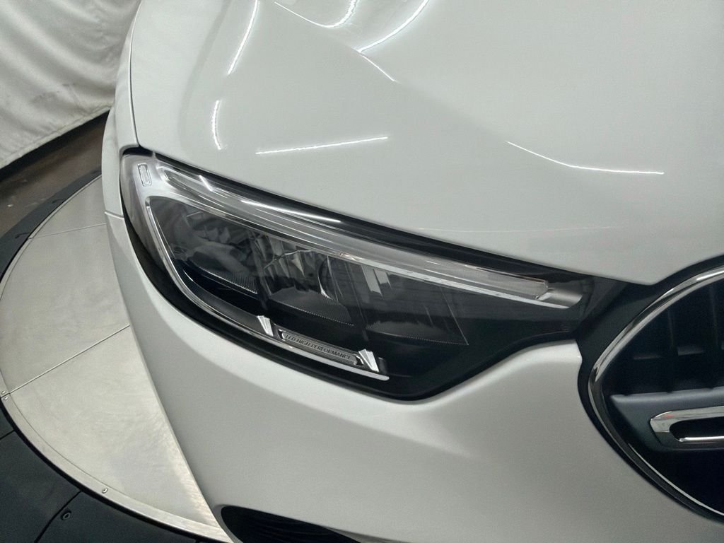 New 2027 Polar White Mercedes-Benz GLC 300 image 10