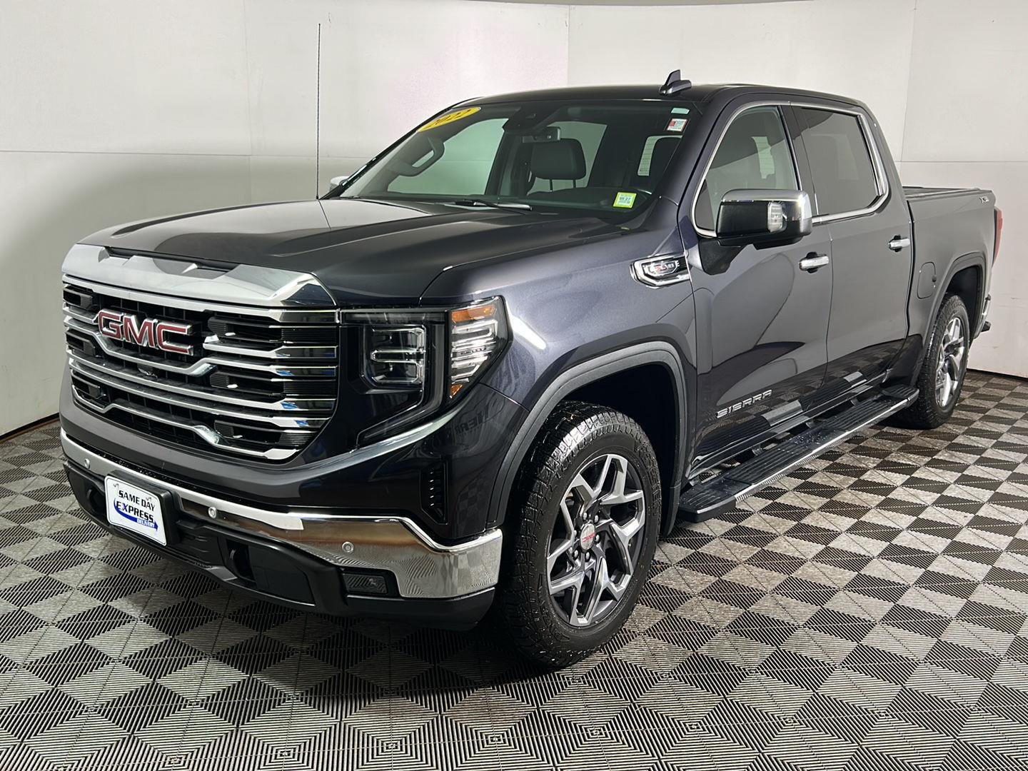 Used 2022 Titanium Rush Metallic GMC SLT image 11