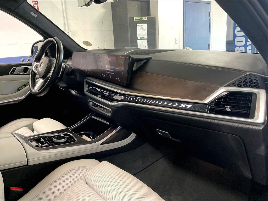 Used 2023 Black BMW xDrive40i image 14