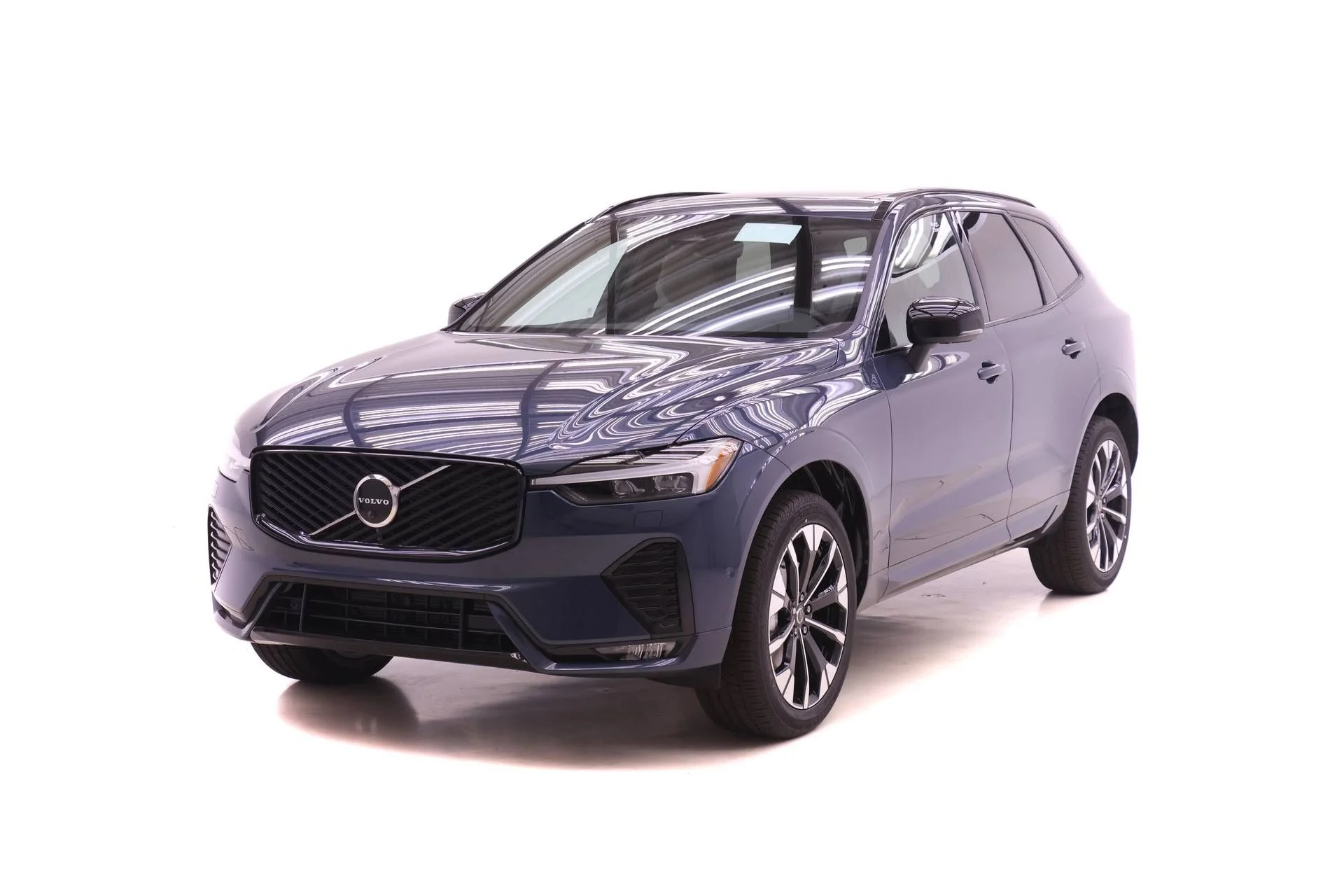 2026 Volvo XC60 B5 Plus Dark AWD's photo