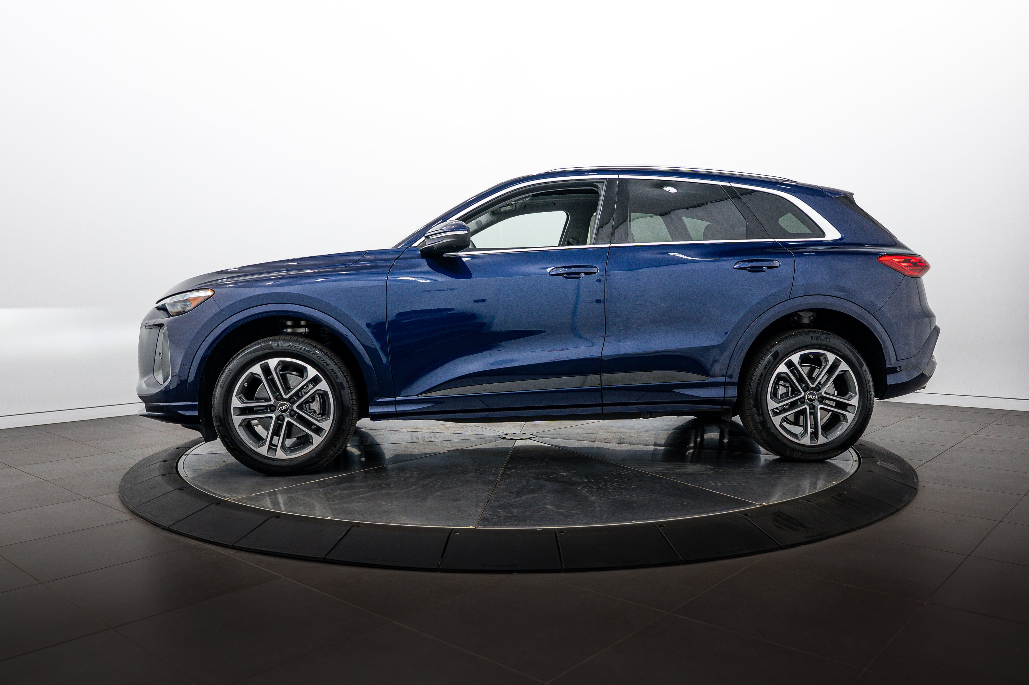Used 2025 Navarra Blue Metallic Audi Premium Plus image 6