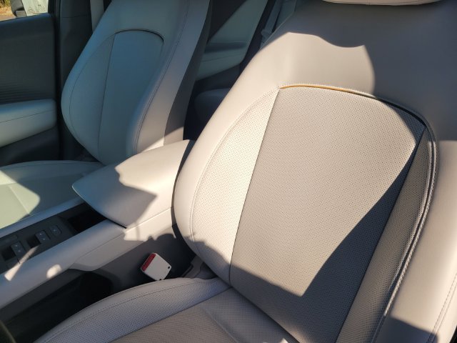 Certified Used 2023 Silver Hyundai SEL image 13