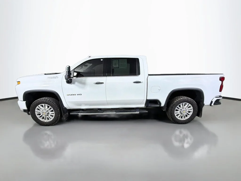 Used 2022 White Chevrolet High Country image 9