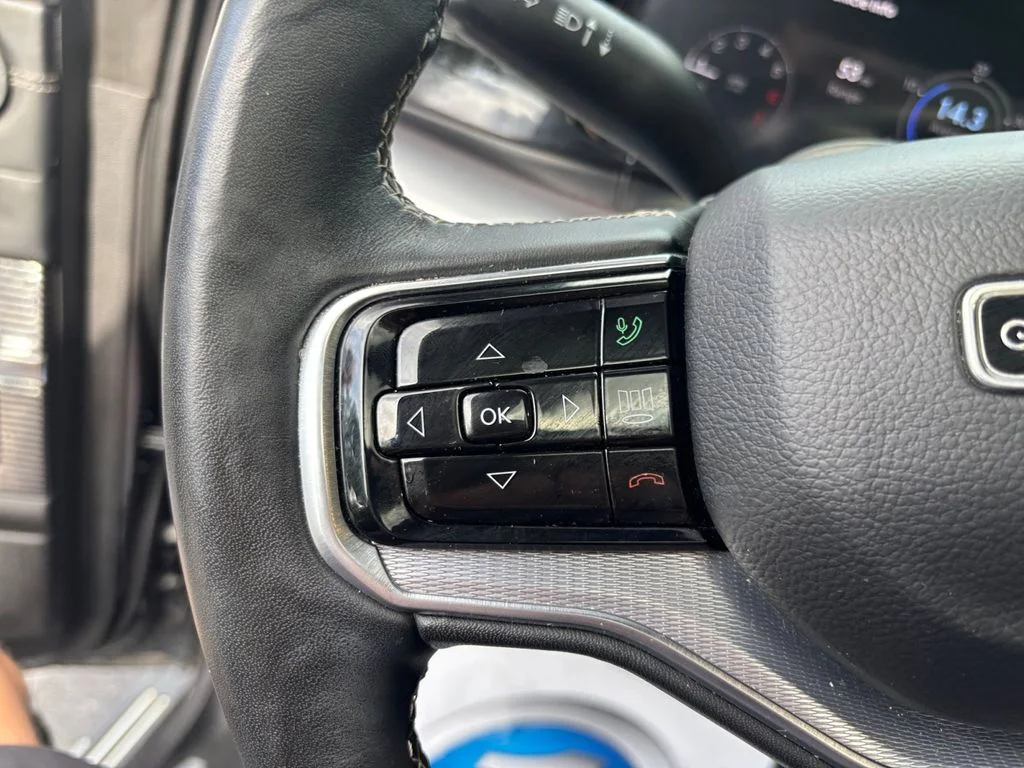 Used 2023 Gray Jeep Base image 33