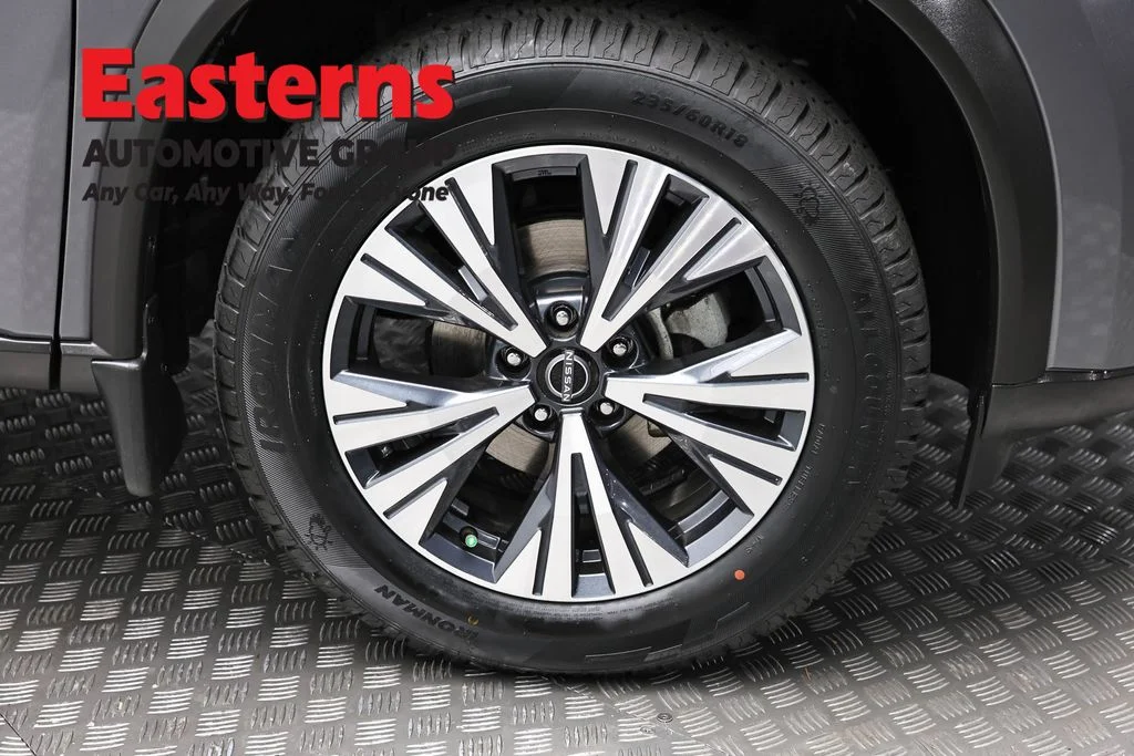 Used 2023 Gray Nissan SV image 31