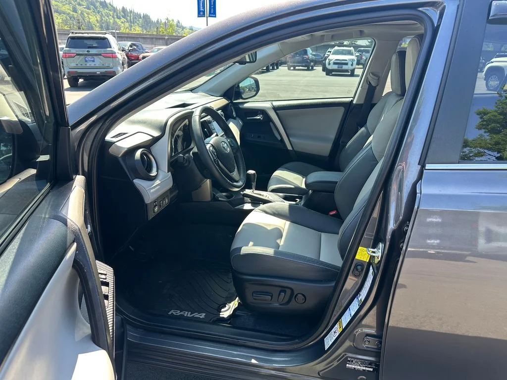 Used 2015 Gray Toyota Limited image 13