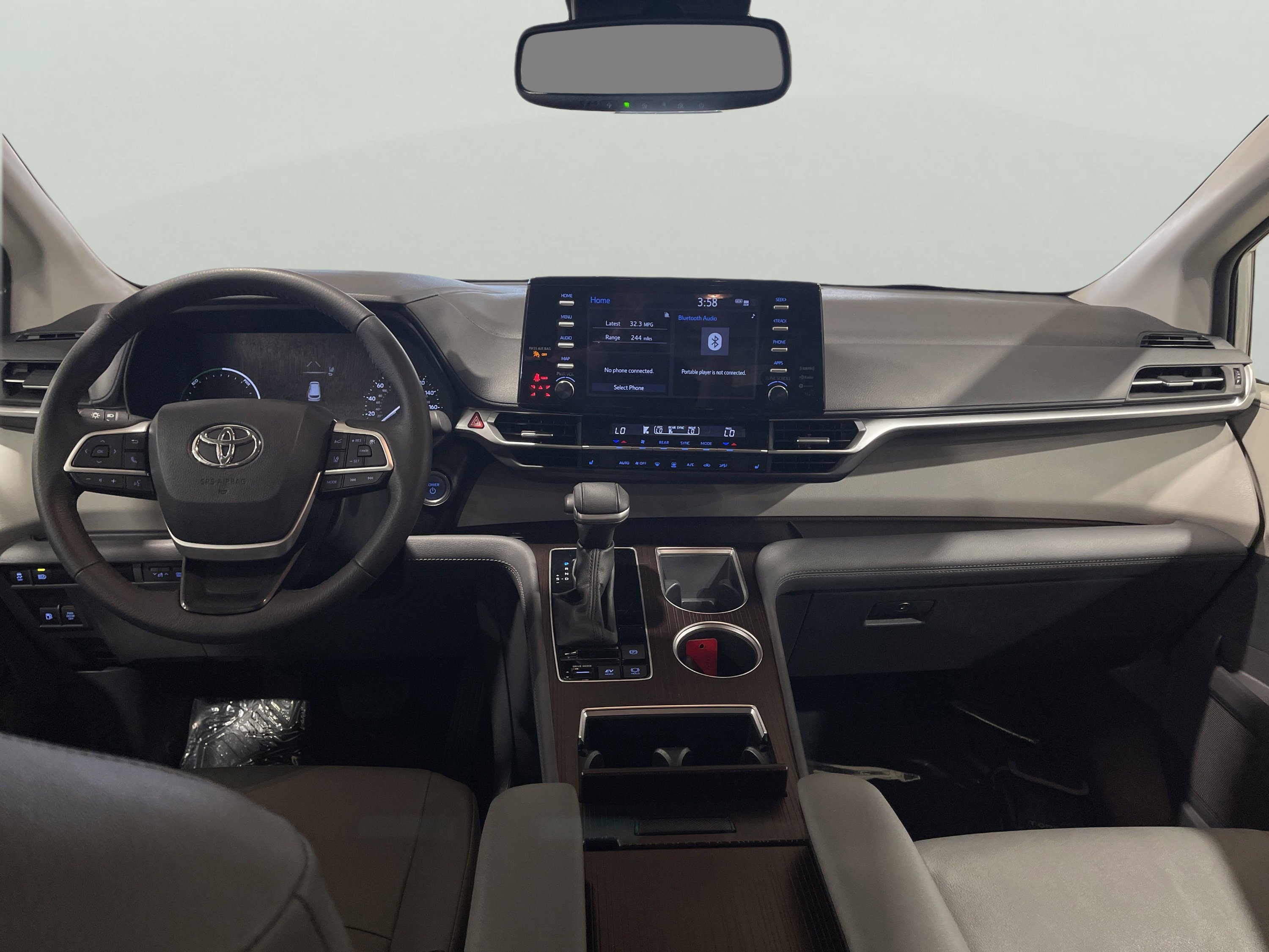 2024 Toyota Sienna XLE - Photo 11