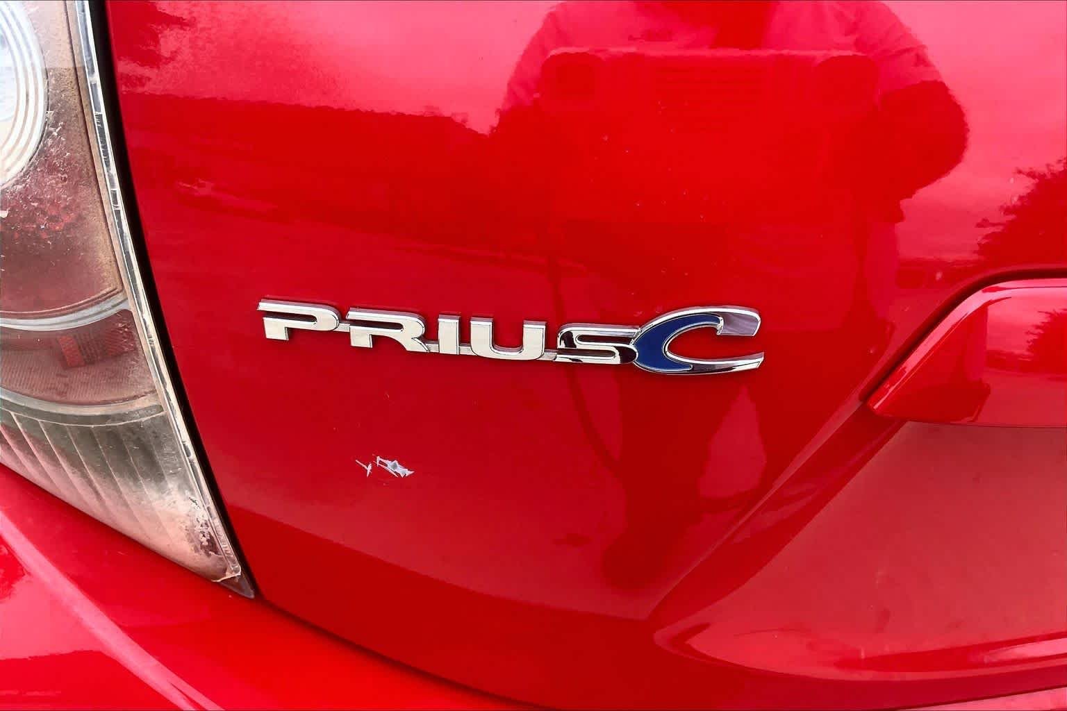 Used 2013 Absolutely Red Toyota Three image 9
