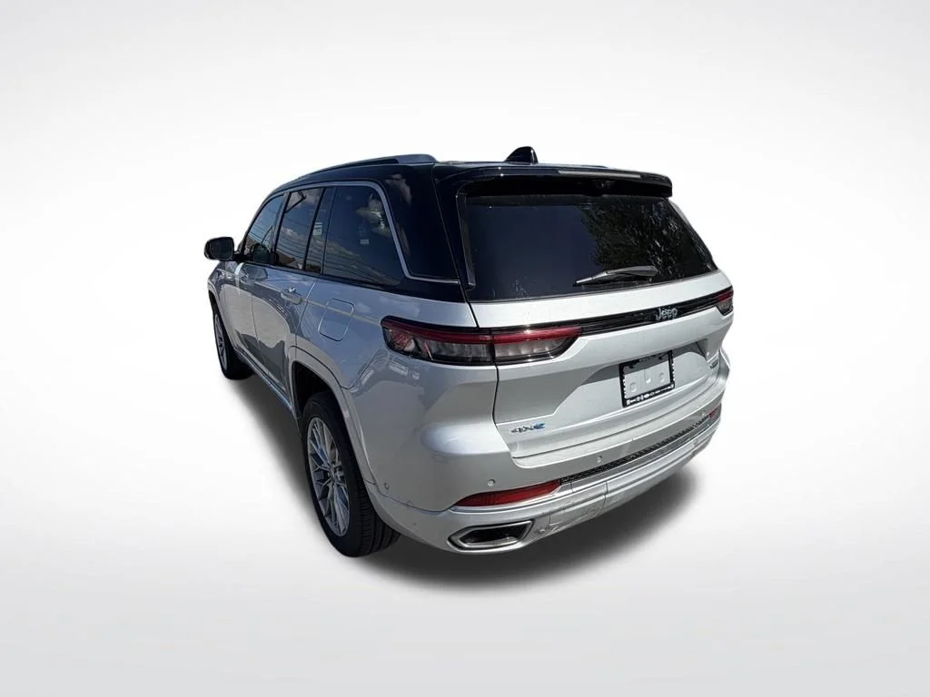 Used 2022 Silver Jeep Summit 4xe image 3