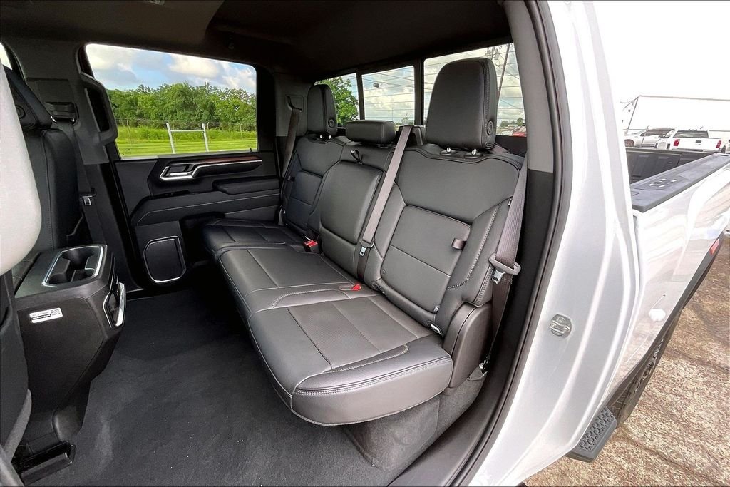 Used 2025 White GMC Denali image 19