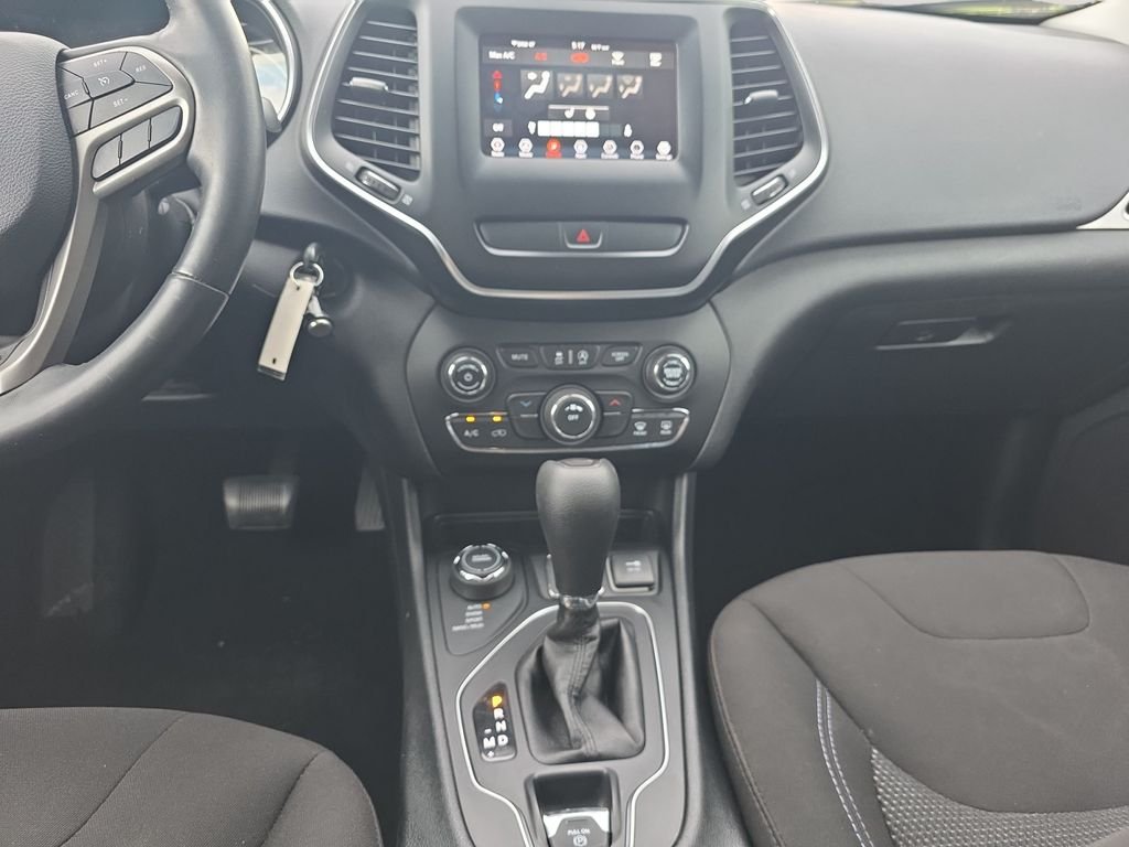 Used 2019 Billet Silver Metallic Jeep Latitude image 10