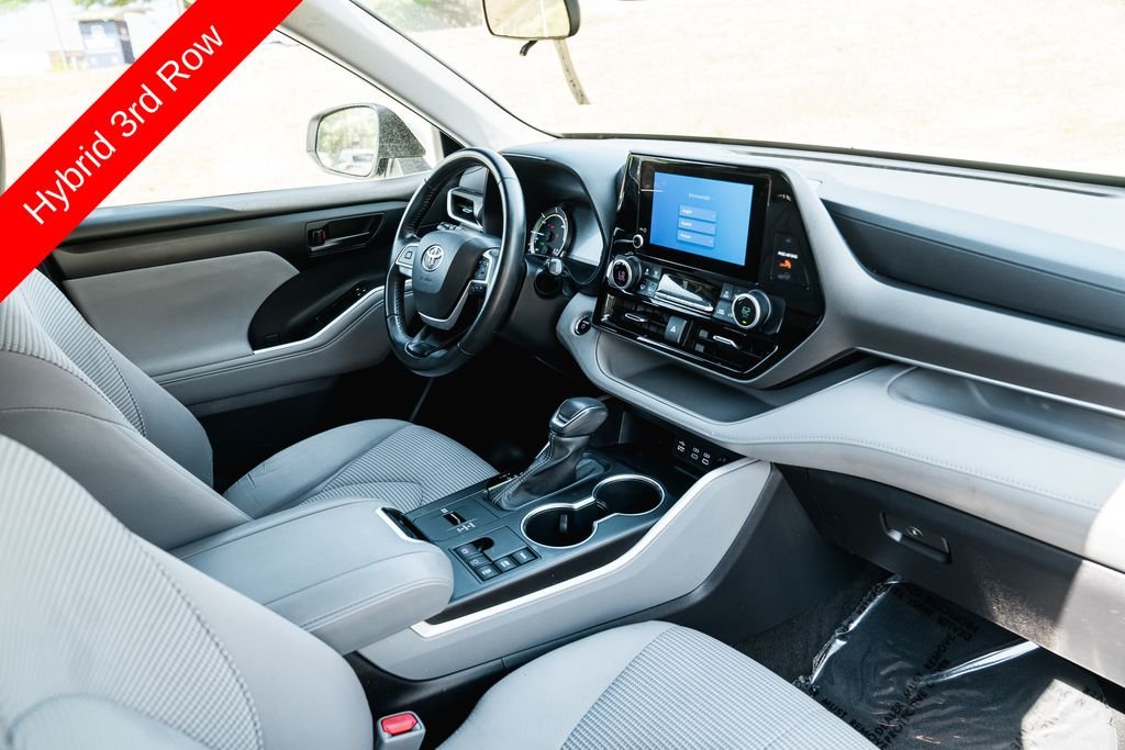 Used 2023 Wind Chill Pearl Toyota LE image 11