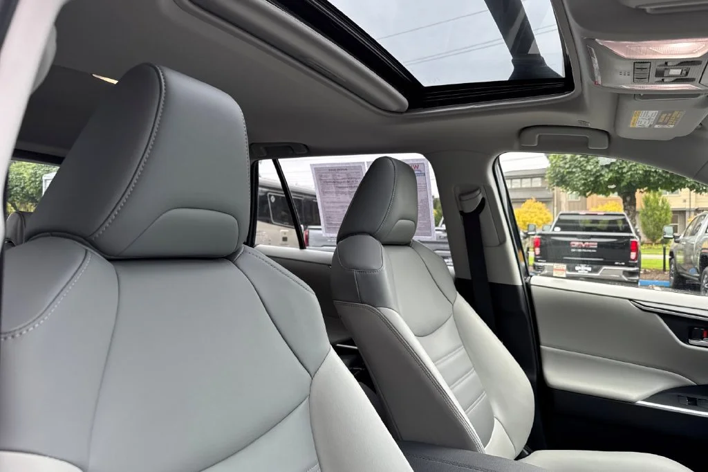 2024 Toyota RAV4 XLE Premium - Photo 17