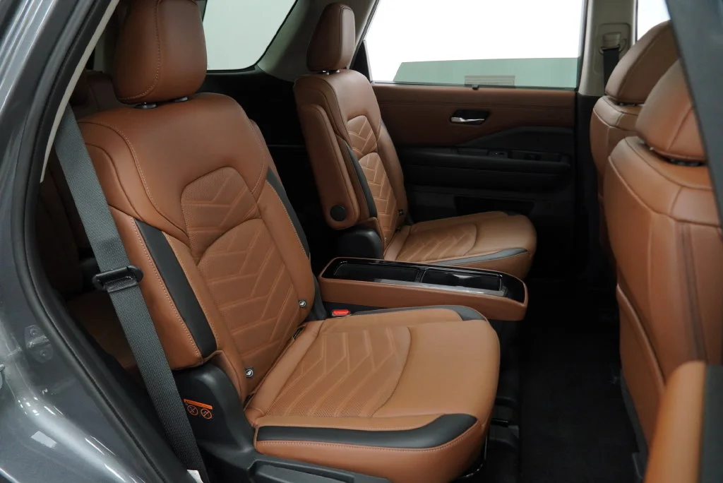 Used 2024 Gray Nissan Platinum image 43