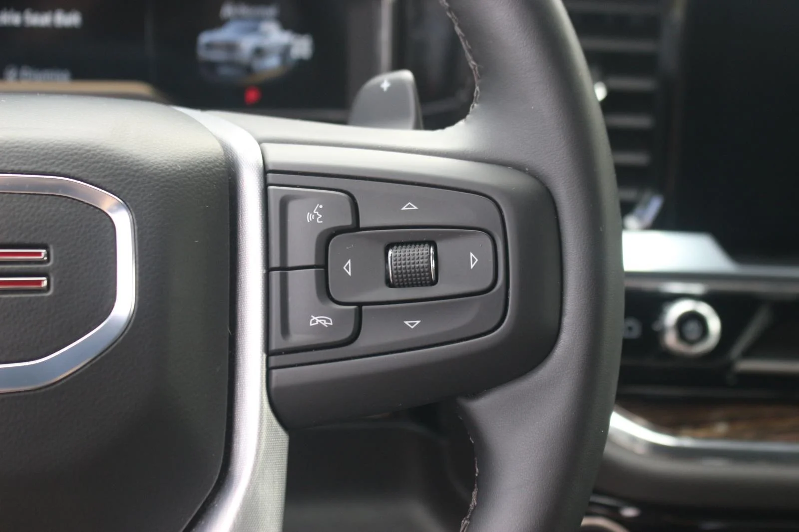 Used 2024 Summit White GMC Elevation image 19