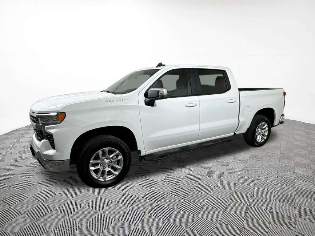 Used 2024 Summit White Chevrolet LT image 2
