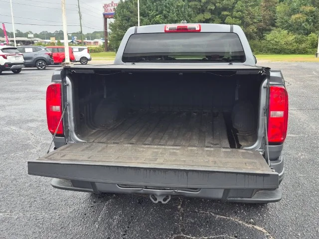 Used 2018 Gray Chevrolet LT image 4