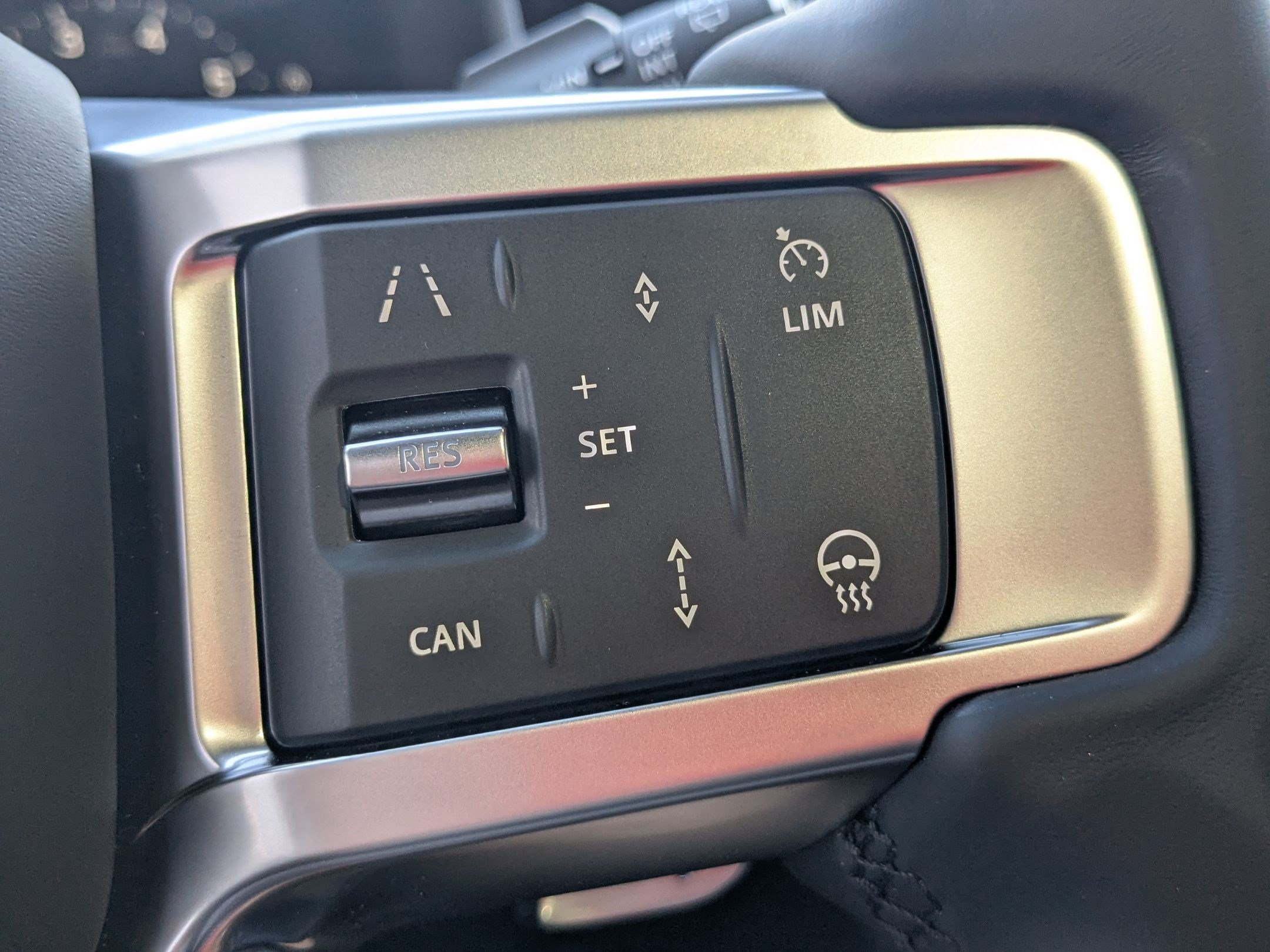 New 2026 Varesine Blue Land Rover Dynamic SE image 18