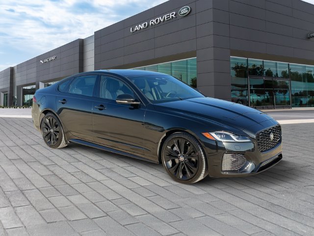 Used 2024 Black Jaguar R-Dynamic SE image 7