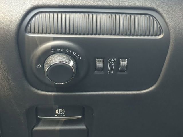 New 2026 Bright White Clear-Coat Exterior Paint Jeep Summit Reserve image 31