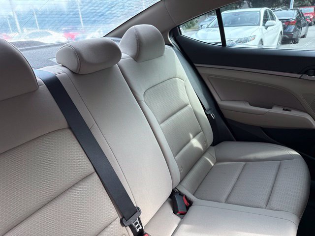 Used 2017 Red Hyundai SE image 9