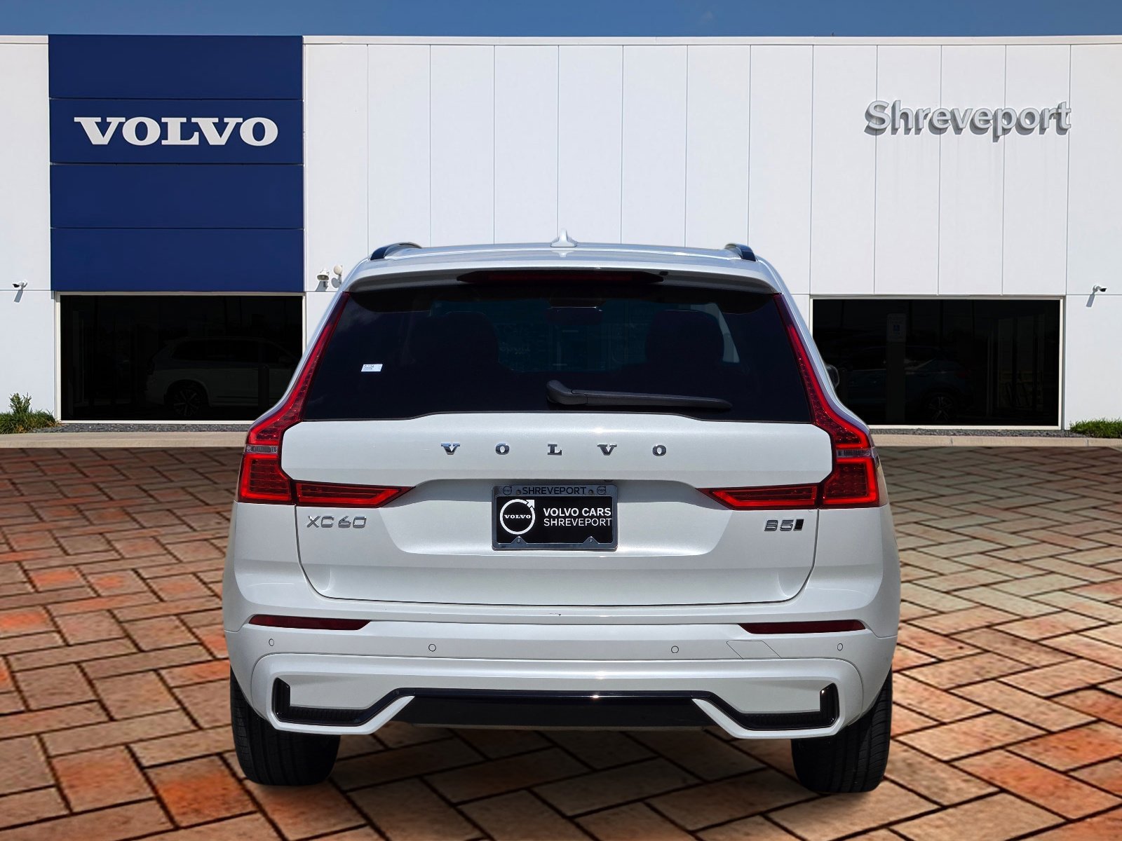 Used 2025 White Volvo Core image 5