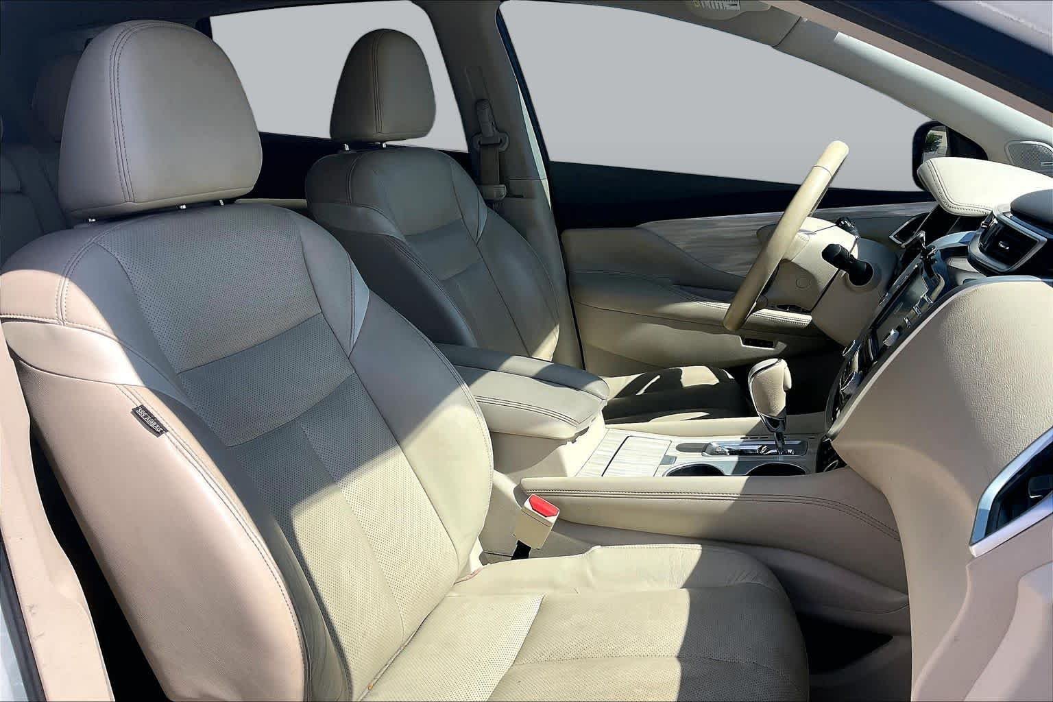 Used 2015 Pearl White Nissan SL image 9