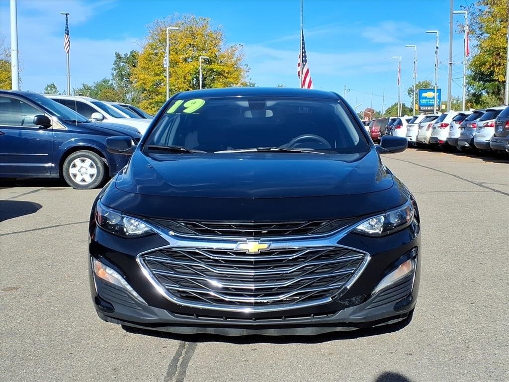 2019 Chevrolet Malibu 1LT photo 2