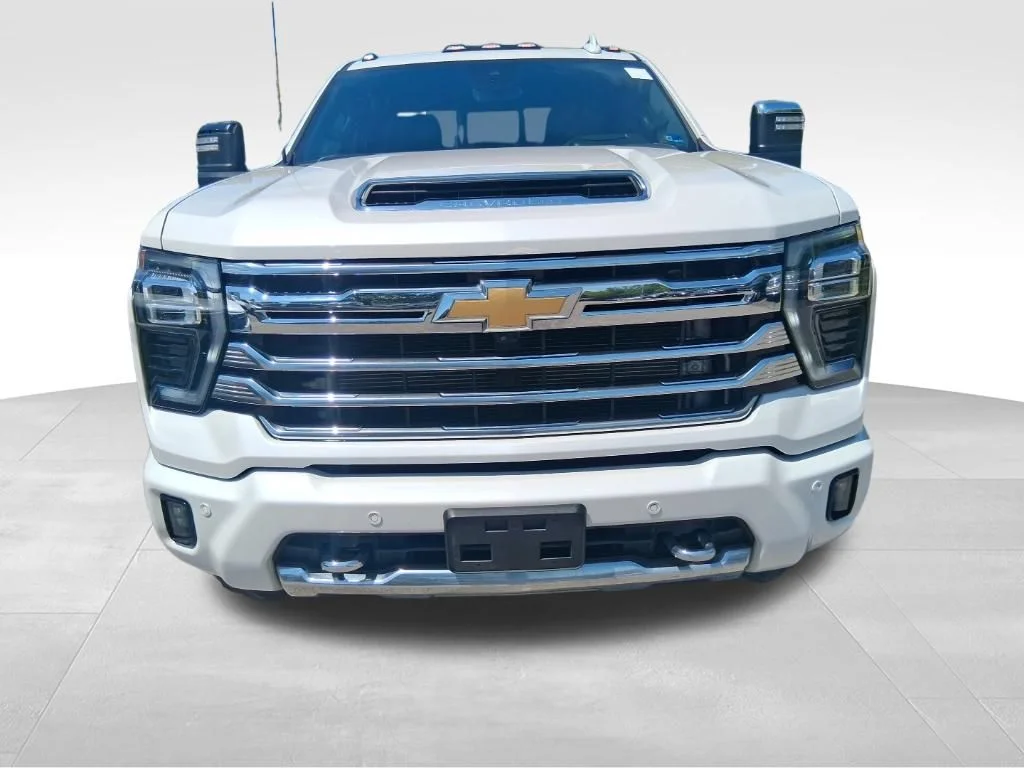 Used 2024 Beige Chevrolet High Country image 8