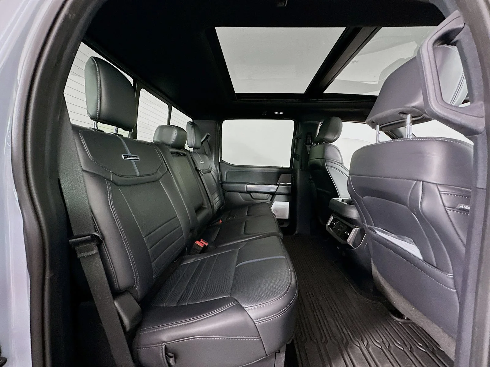 2025 Ford F-350 Super Duty Platinum - Photo 30