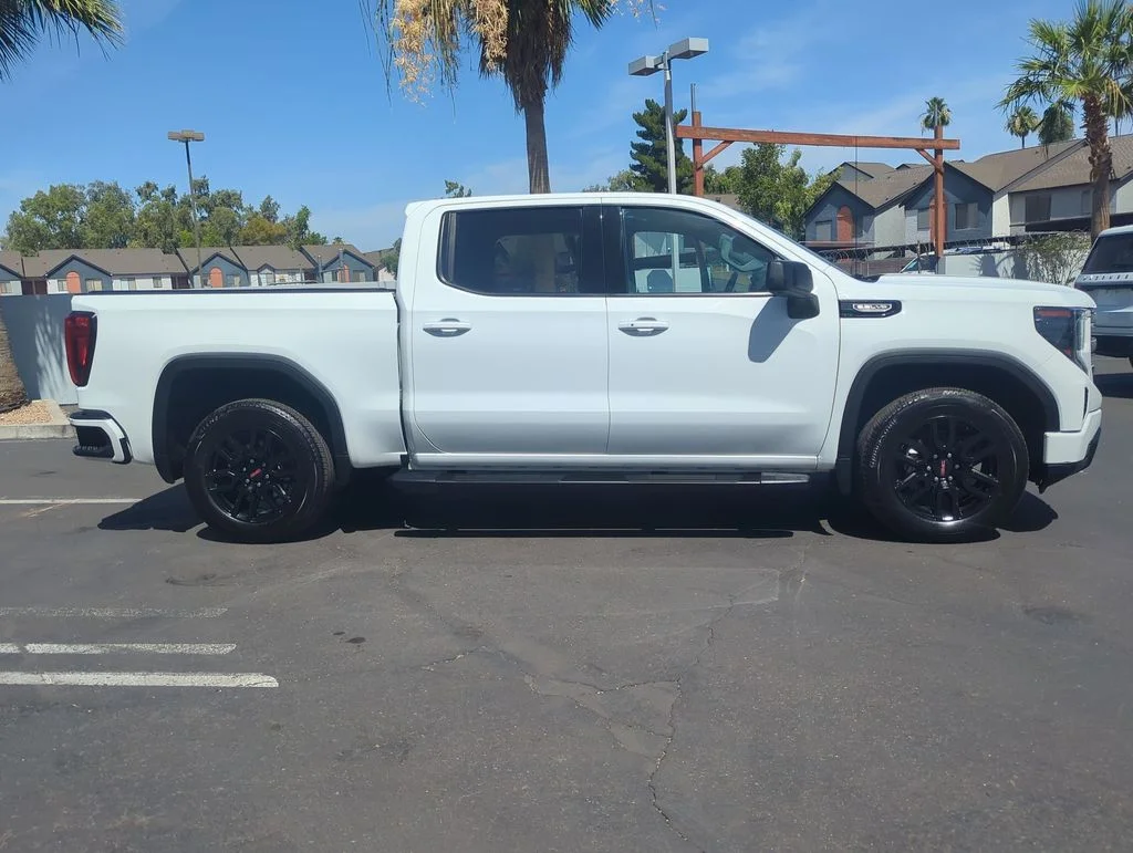 Used 2023 White GMC Elevation image 8