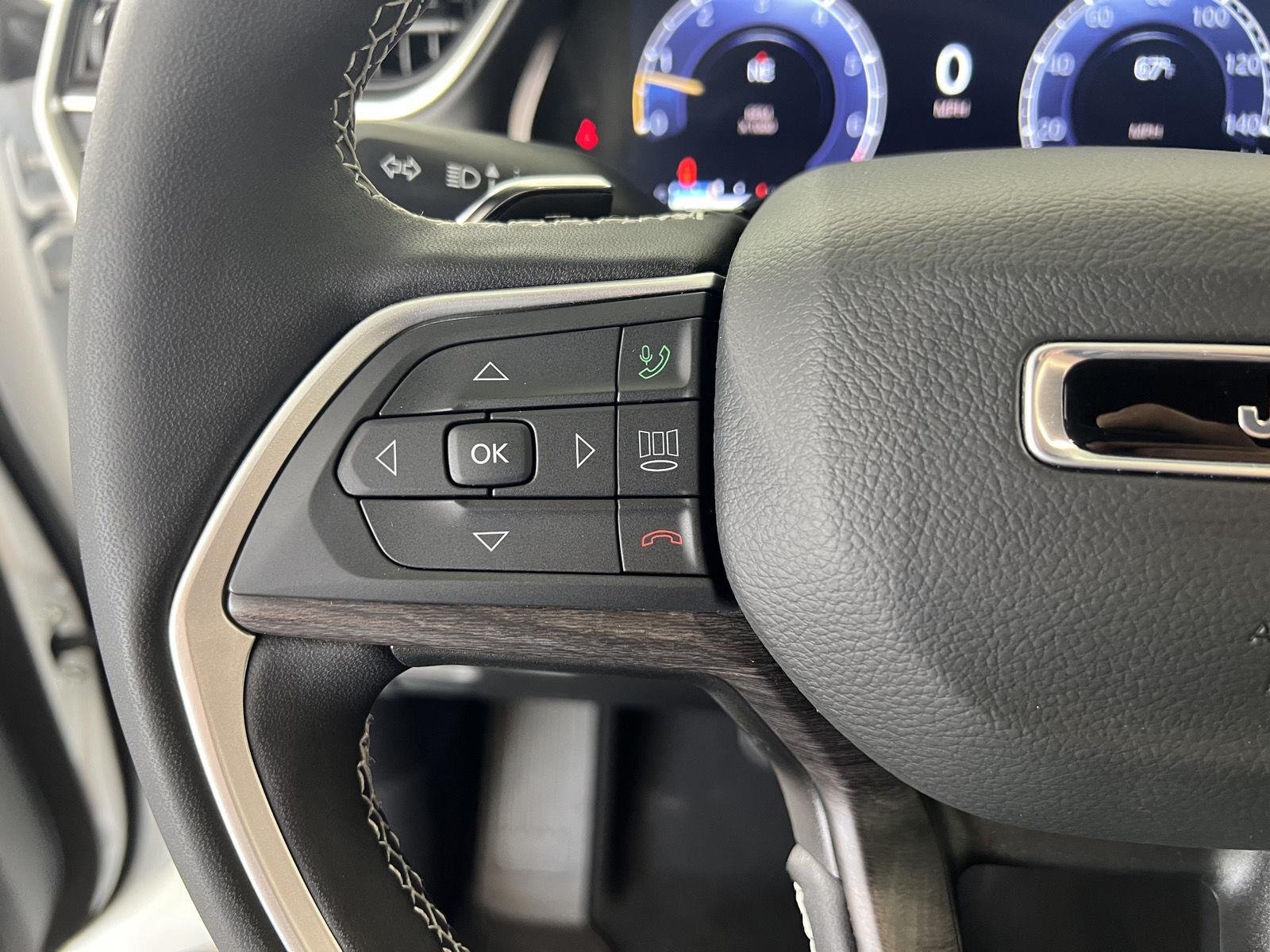Used 2025 Wh Jeep  image 9