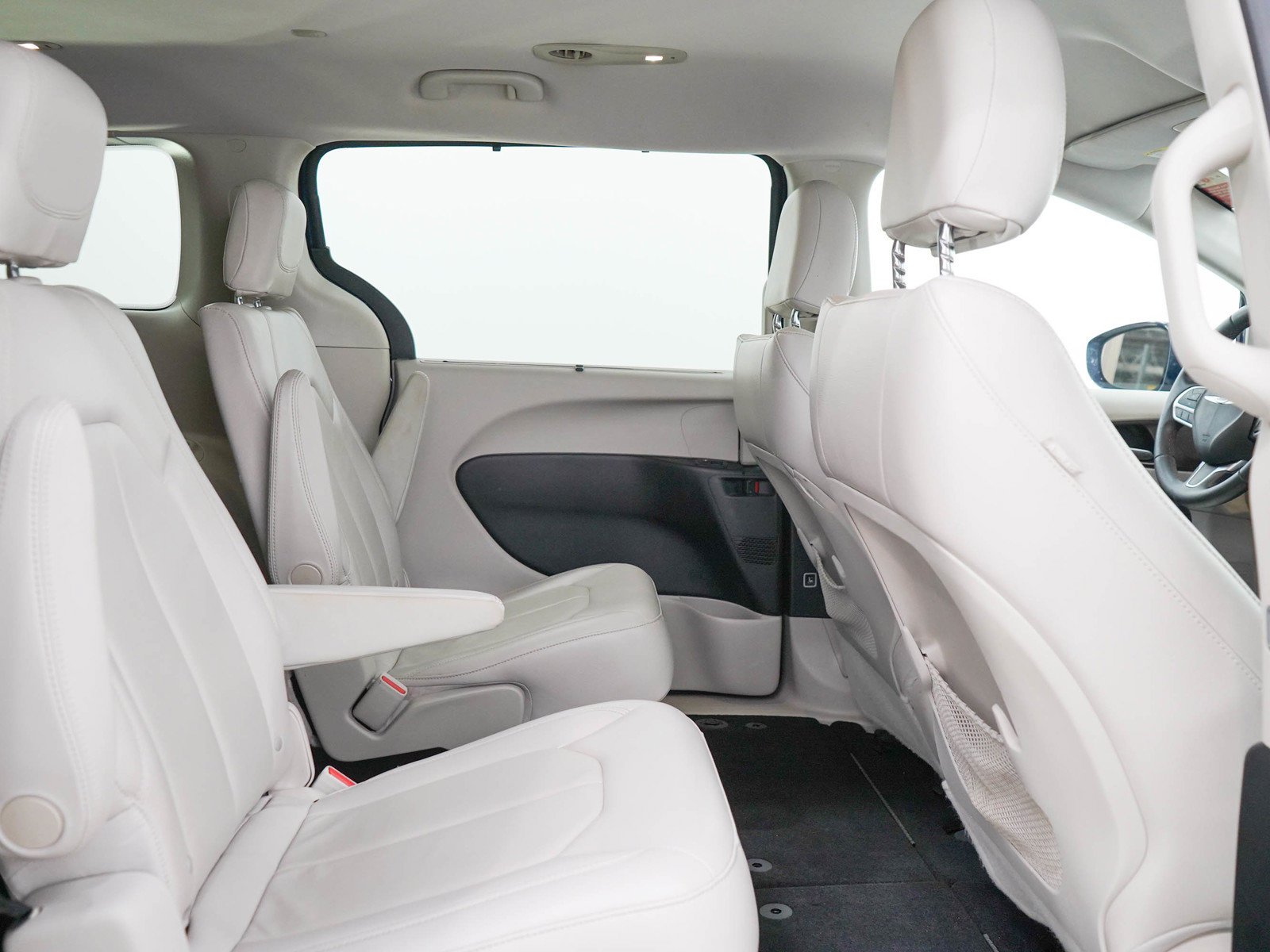 Used 2017 Jazz Blue Pearlcoat Chrysler Touring L image 14