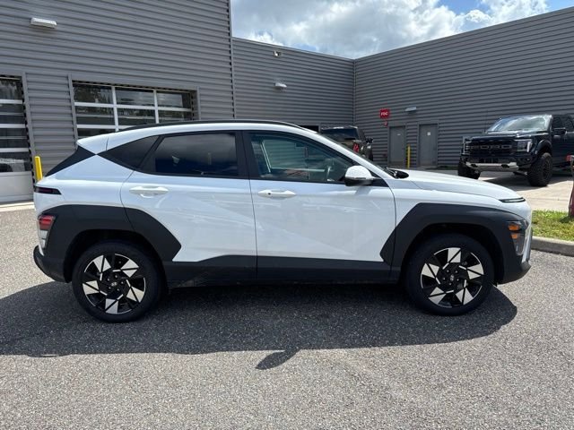 Used 2024 White Hyundai SEL image 4