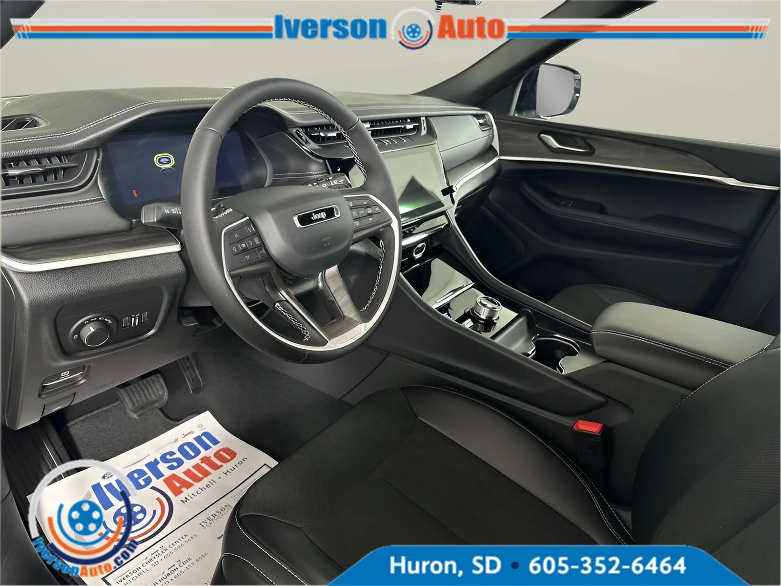 New 2026 Silver Zynith Exterior Paint Jeep Laredo Altitude image 16