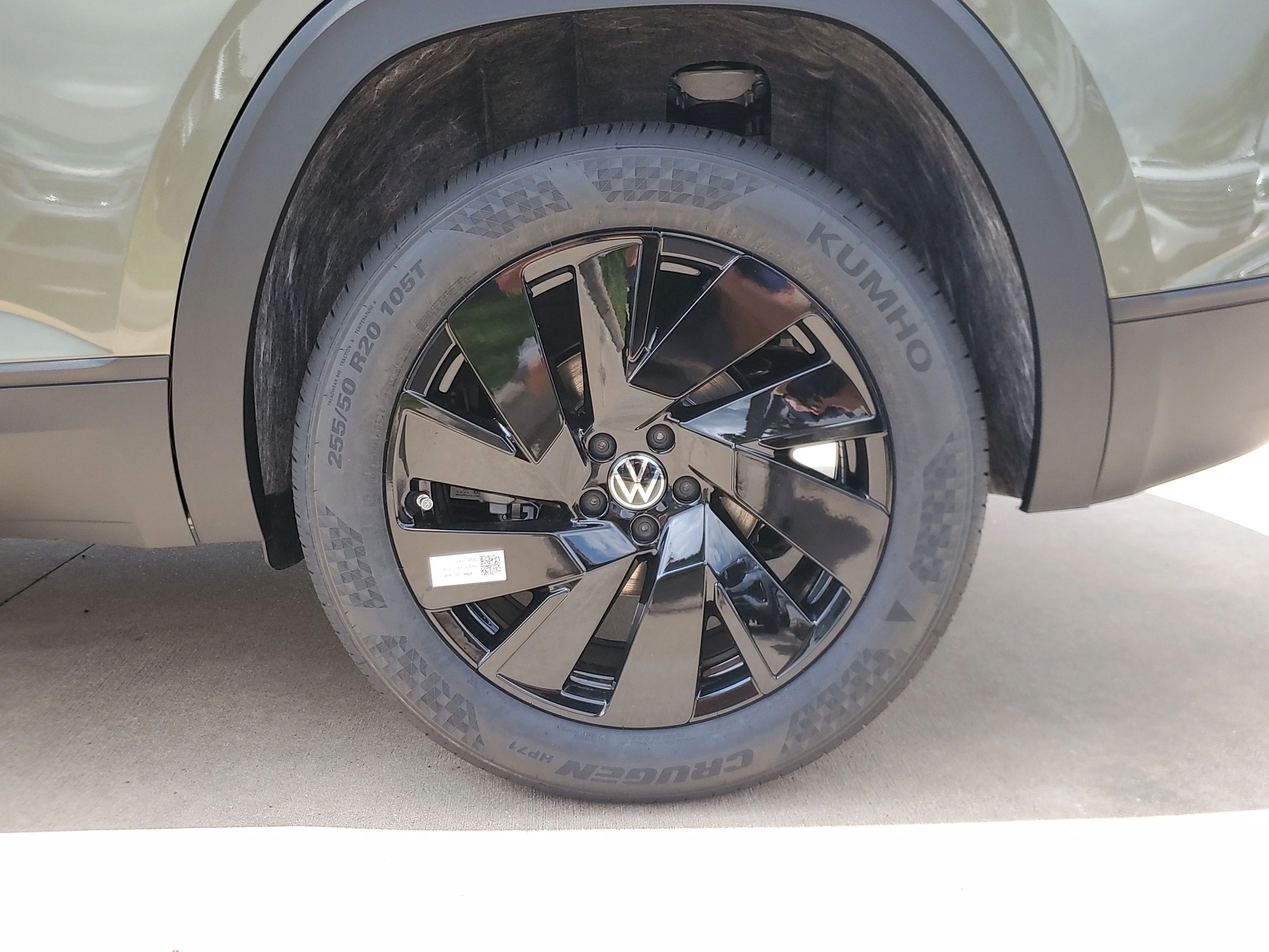 New 2026 Green Volkswagen 2.0T SE w/Technology image 8