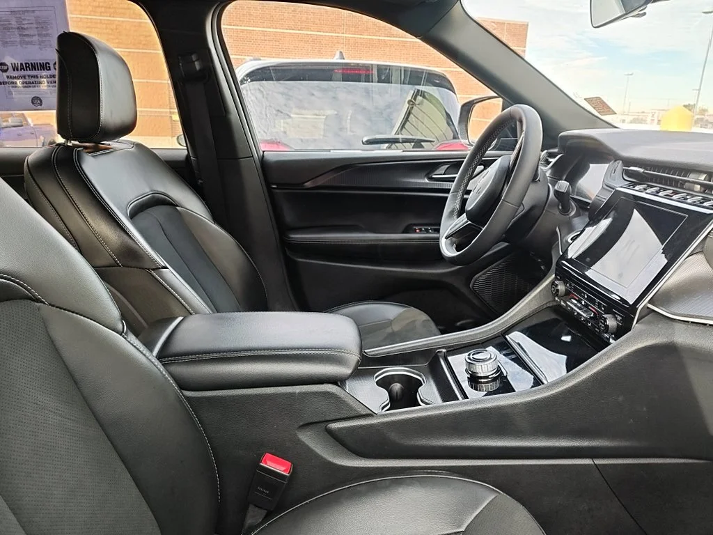 Used 2025 Black Jeep Altitude X image 10