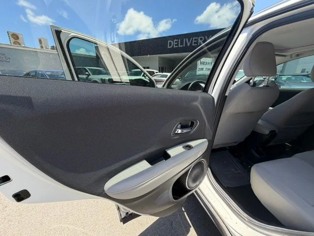 Used 2022 White Honda EX image 13
