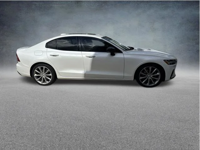 Used 2021 White Volvo T5 Momentum image 4